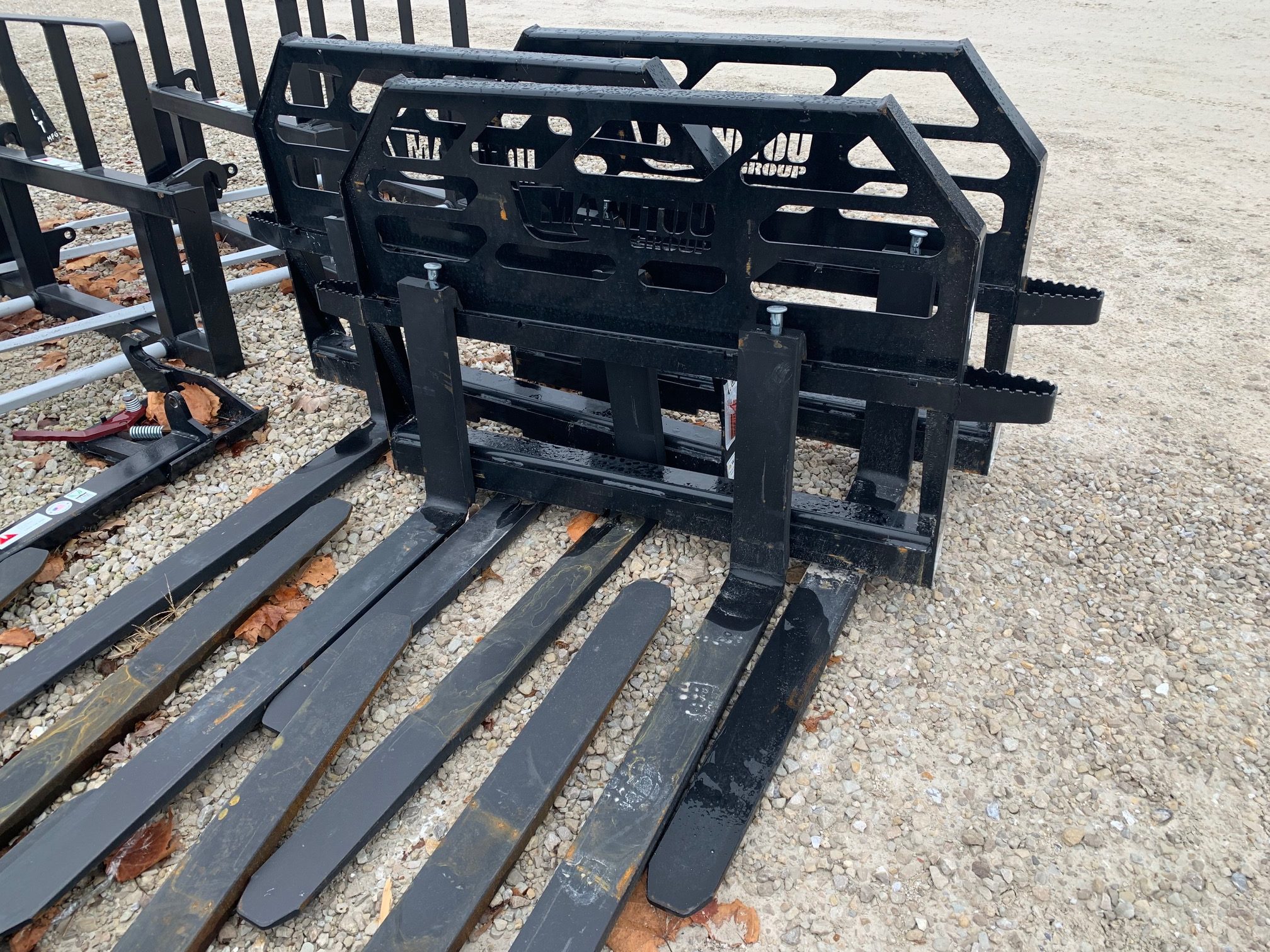 Gehl 42″ Pallet forks
