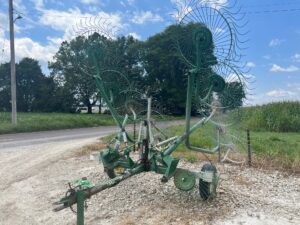 John Deere 702-10 wheel Rake