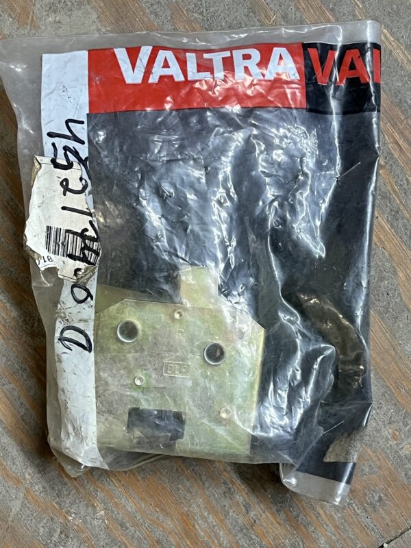 v45217400 - Valtra Door latch