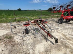 New Idea 4210 Tedder