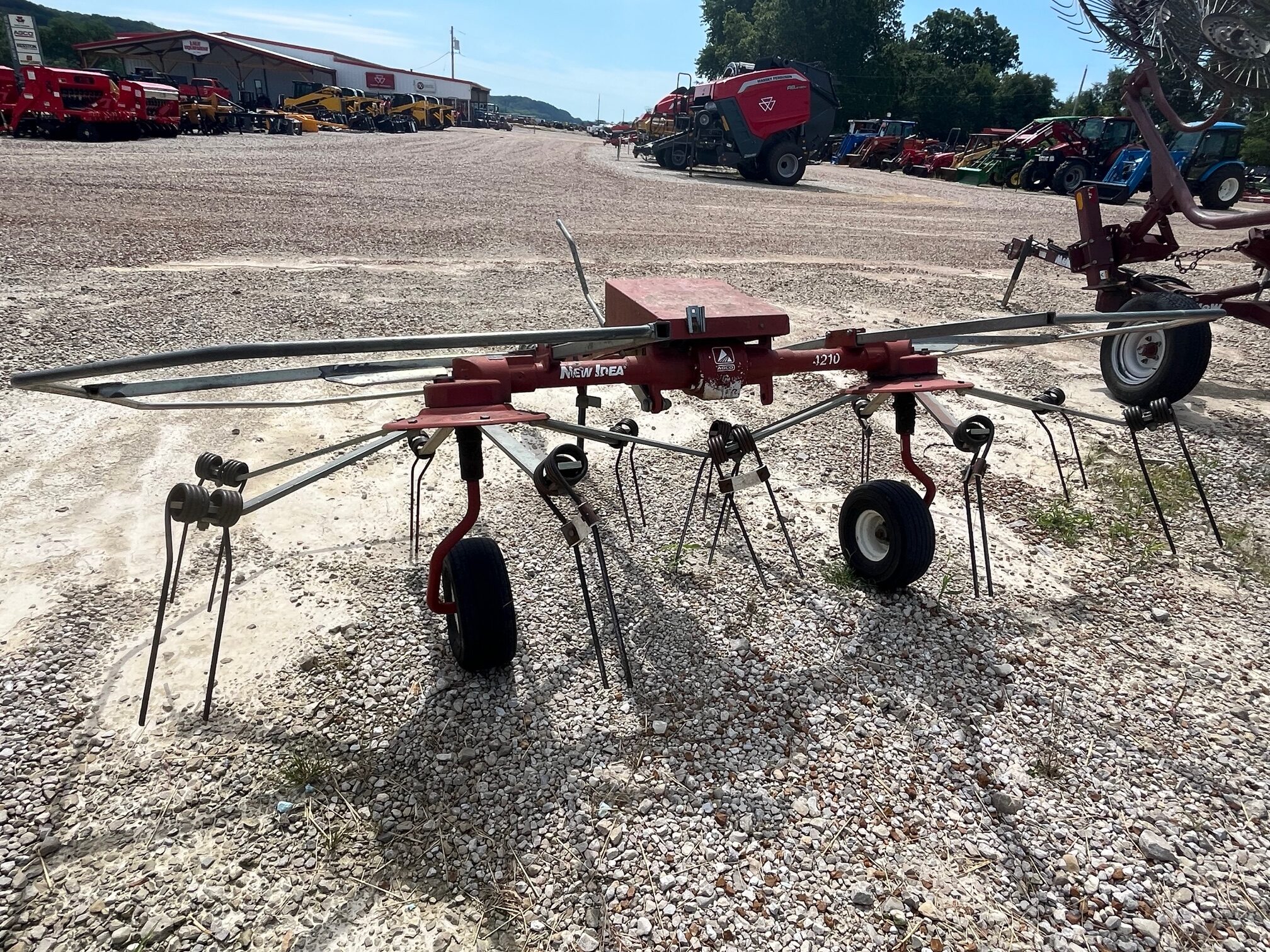 New Idea 4210 Tedder