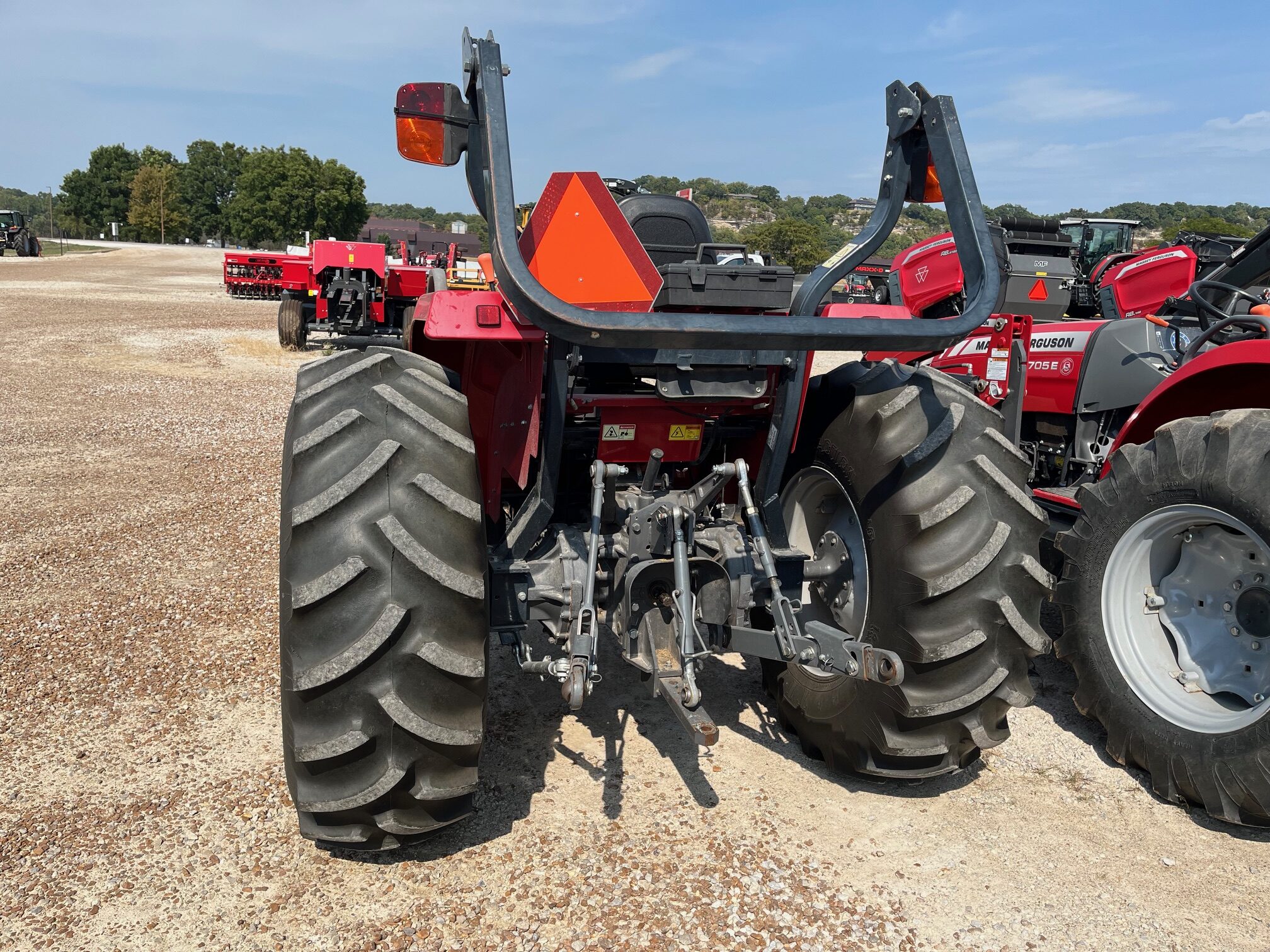 Massey Ferguson 2706E
