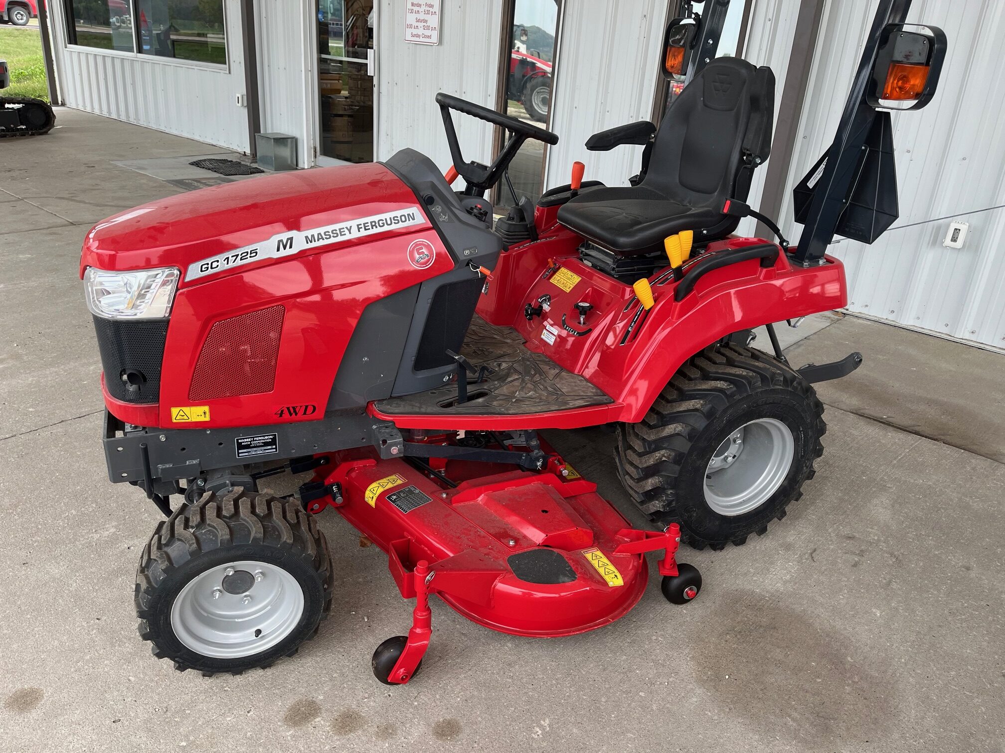 New Massey Ferguson GC1725M