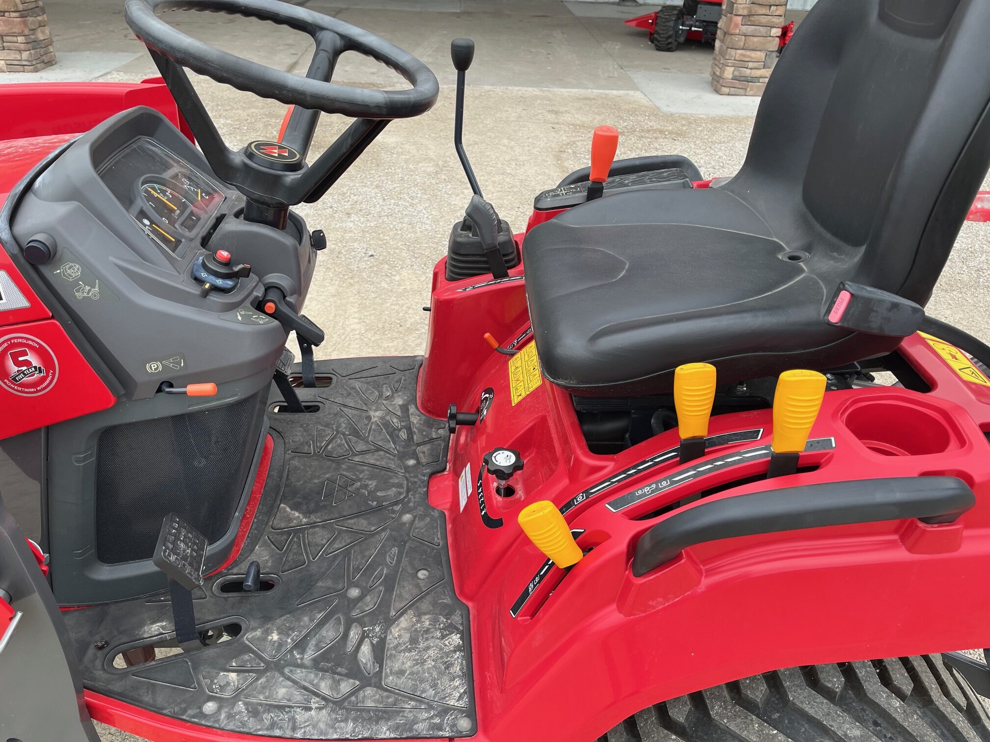 New Massey Ferguson GC1723E