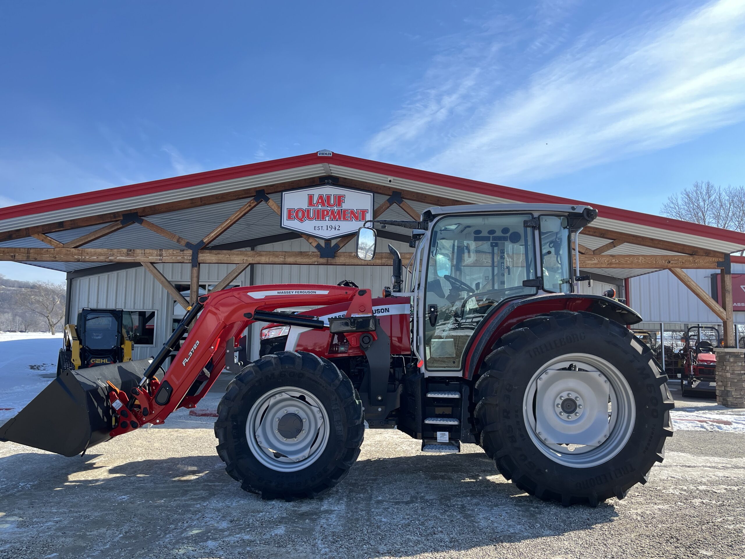 NEW Massey Ferguson 5M.135