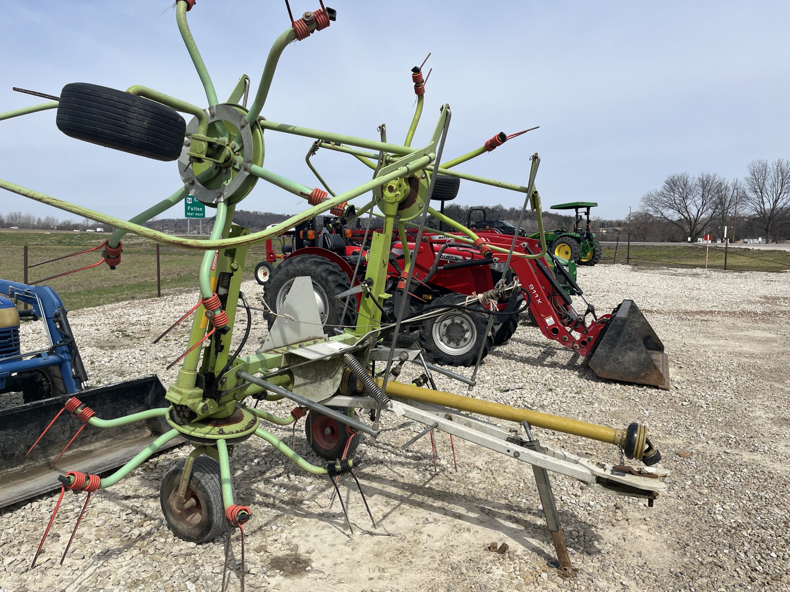 Claas Volto 52R Tedder