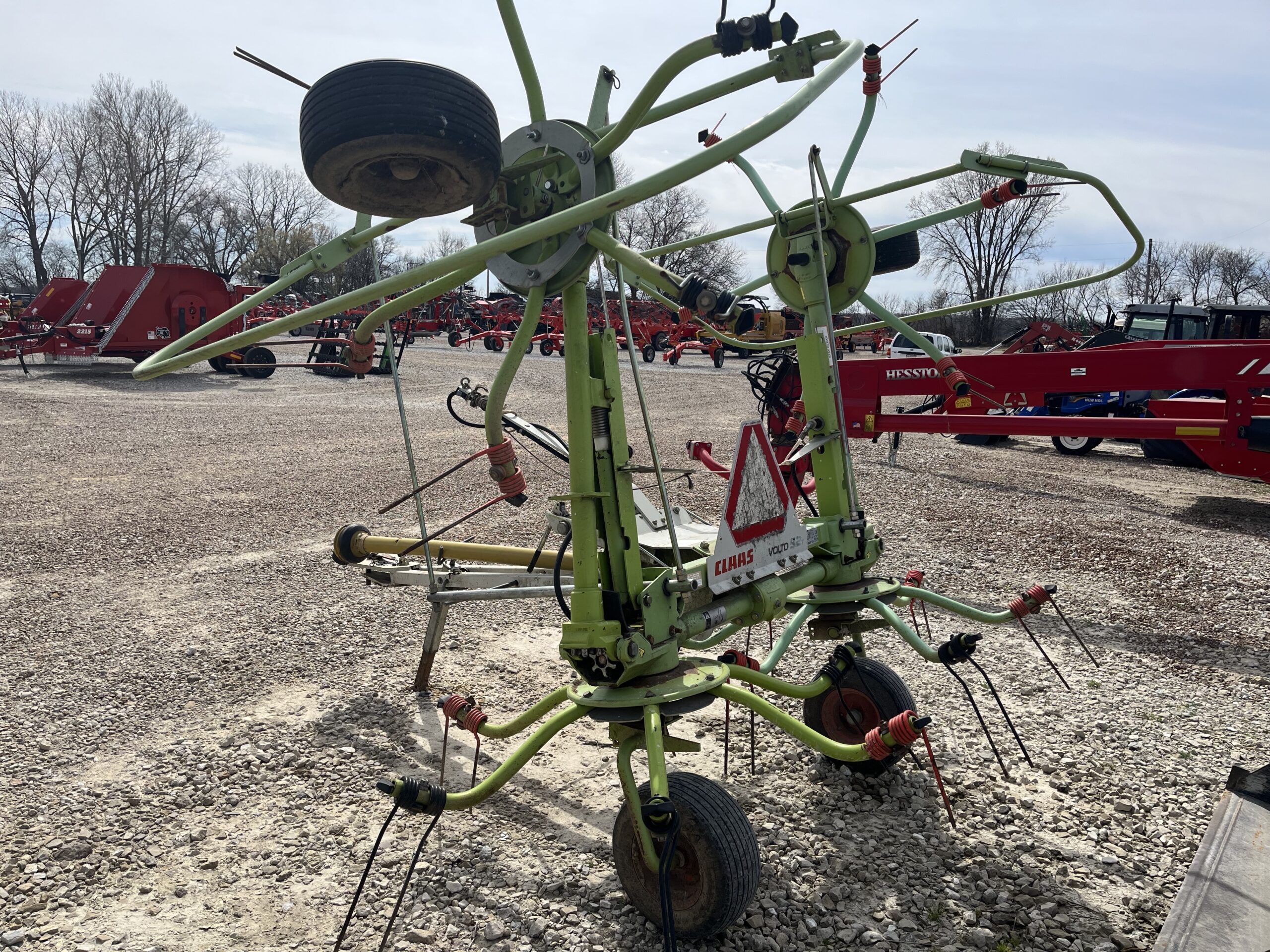 Claas Volto 52R Tedder
