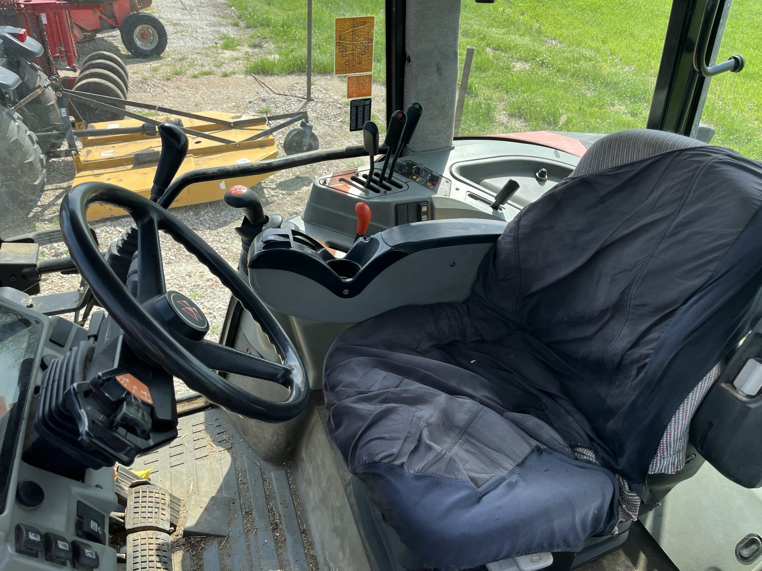 Massey Ferguson 6255