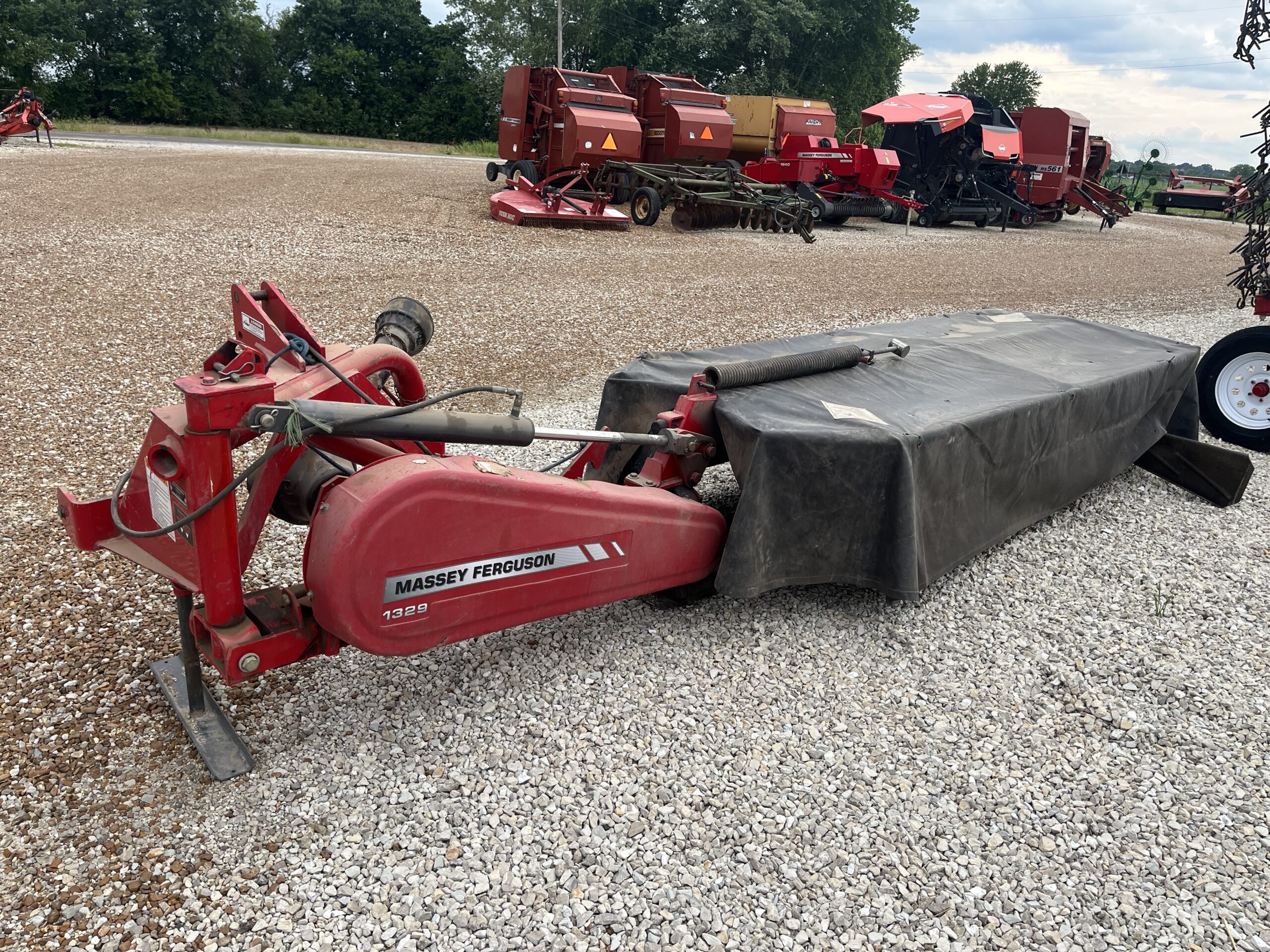 Massey Ferguson 1329