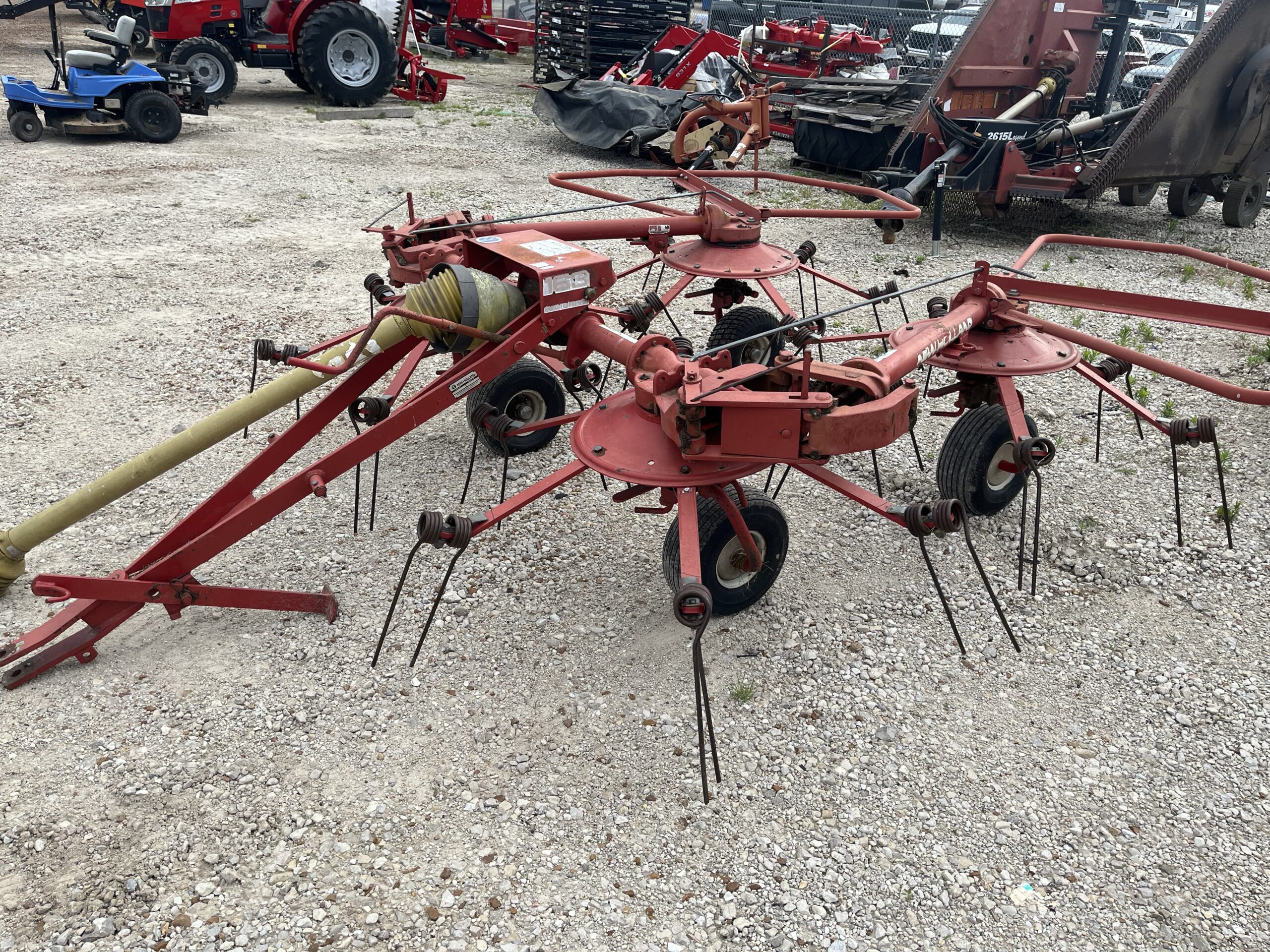 New Holland 163 Tedder
