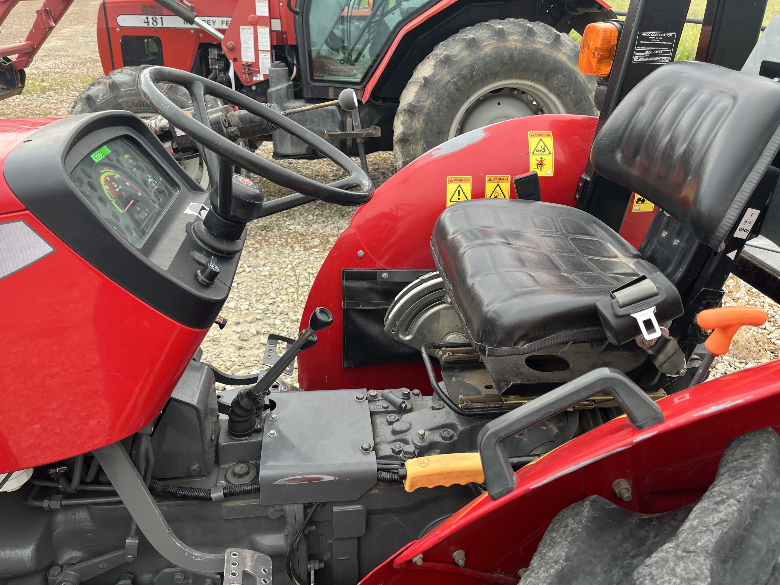 Massey Ferguson 2605