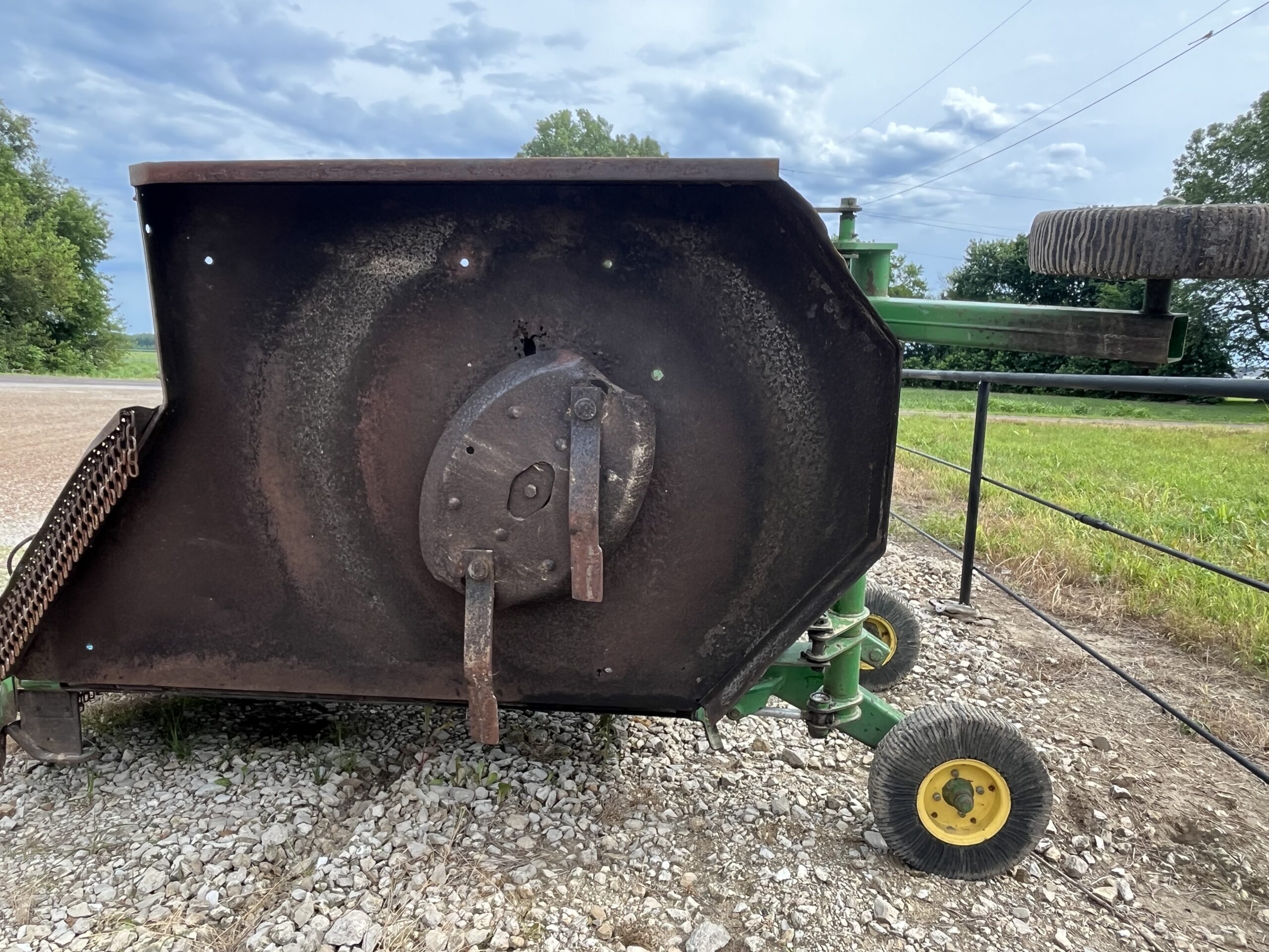 John Deere 1517 mower