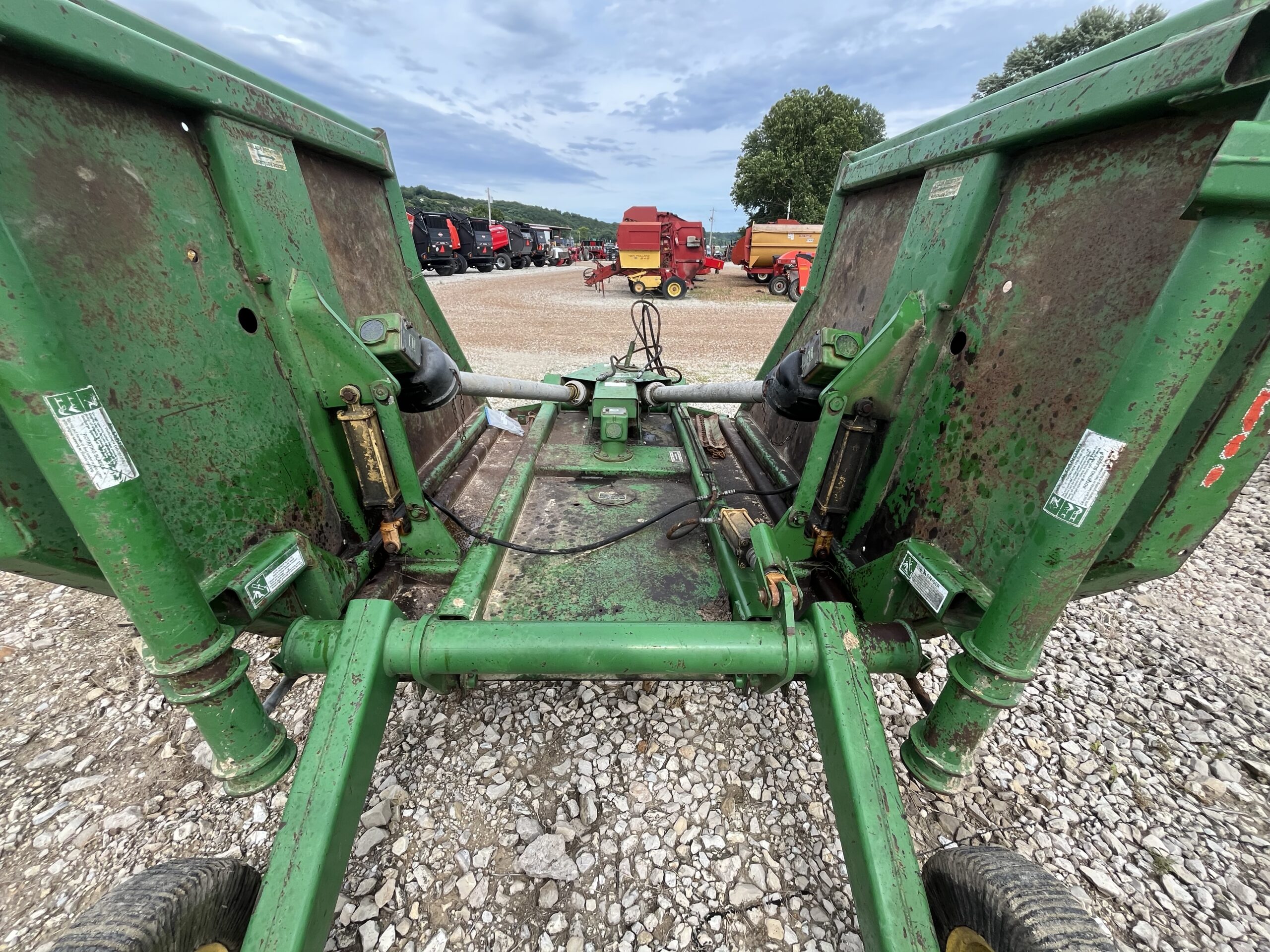 John Deere 1517 mower